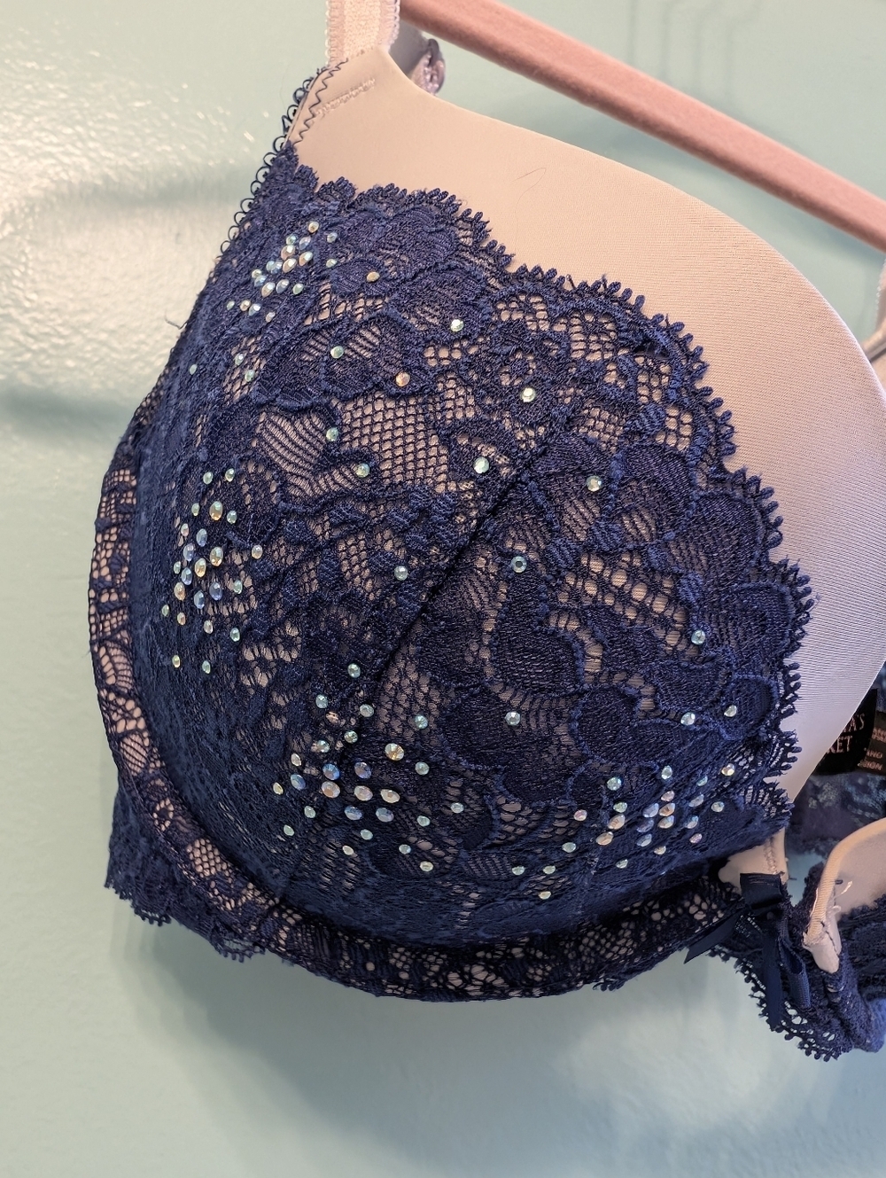 Victoria's Secret Navy and Cream Lace Push-Up Bra with Sequin Detail - Picture 2 of 4